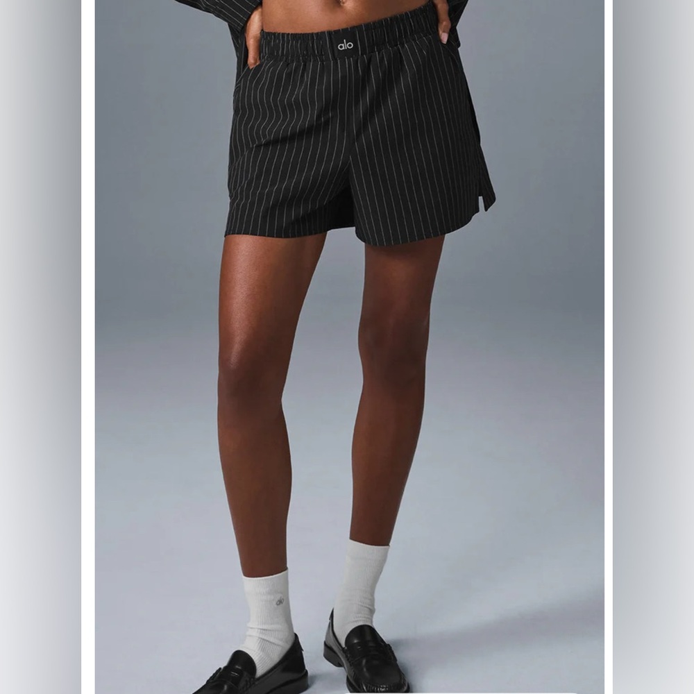ALO Yoga Women's Black Striped Shorts